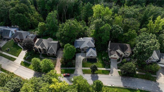 8465 Settlers Passage, Brecksville, OH 44141