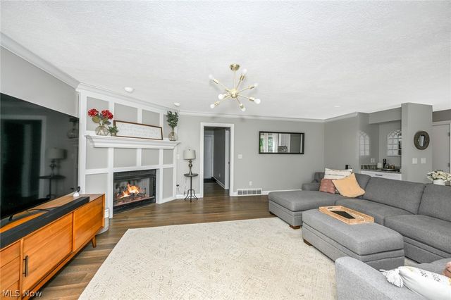 8465 Settlers Passage, Brecksville, OH 44141