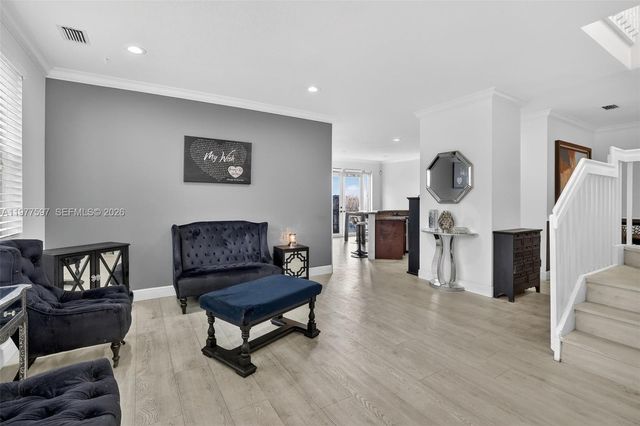 10614 SW 17th Pl, Davie, FL 33324