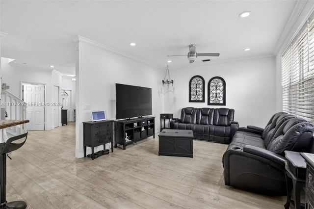 10614 SW 17th Pl, Davie, FL 33324