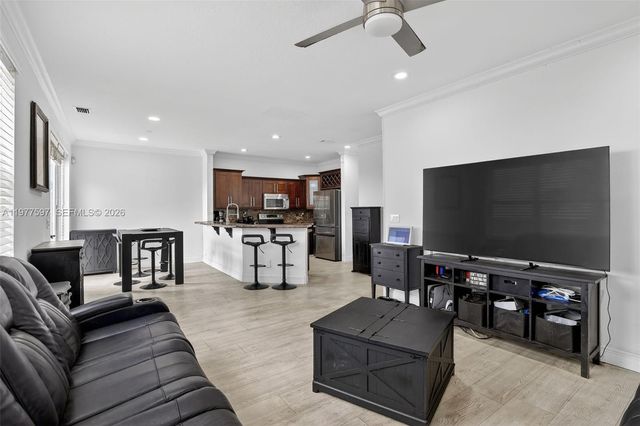 10614 SW 17th Pl, Davie, FL 33324