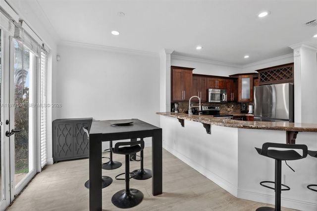 10614 SW 17th Pl, Davie, FL 33324