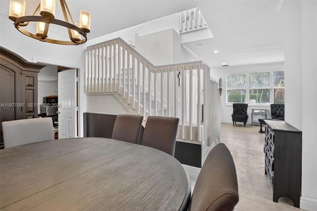 10614 SW 17th Pl, Davie, FL 33324