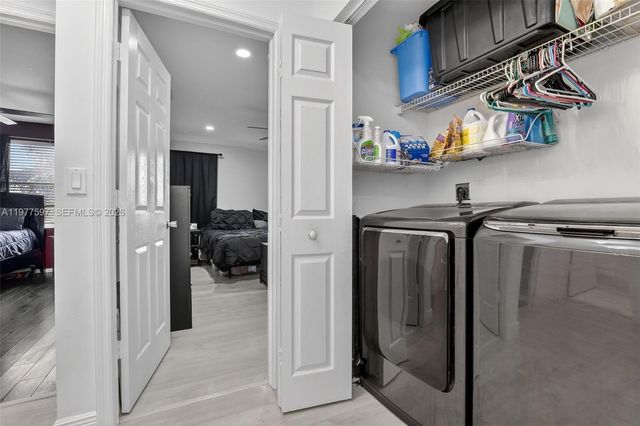 10614 SW 17th Pl, Davie, FL 33324