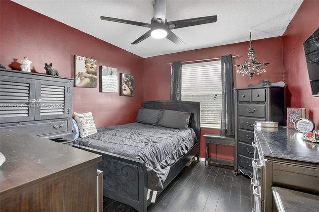 10614 SW 17th Pl, Davie, FL 33324