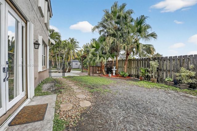 10614 SW 17th Pl, Davie, FL 33324