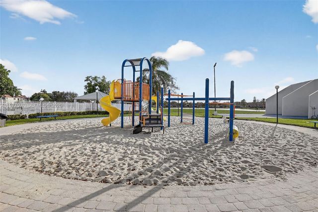 10614 SW 17th Pl, Davie, FL 33324