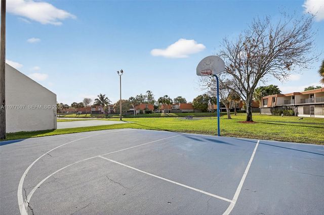 10614 SW 17th Pl, Davie, FL 33324