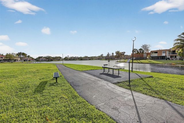 10614 SW 17th Pl, Davie, FL 33324