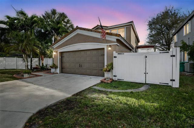 10614 SW 17th Pl, Davie, FL 33324