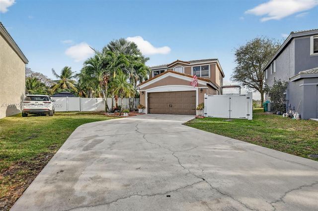 10614 SW 17th Pl, Davie, FL 33324