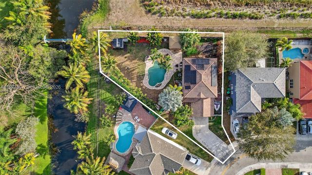 10614 SW 17th Pl, Davie, FL 33324