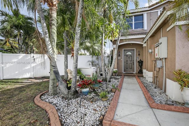 10614 SW 17th Pl, Davie, FL 33324