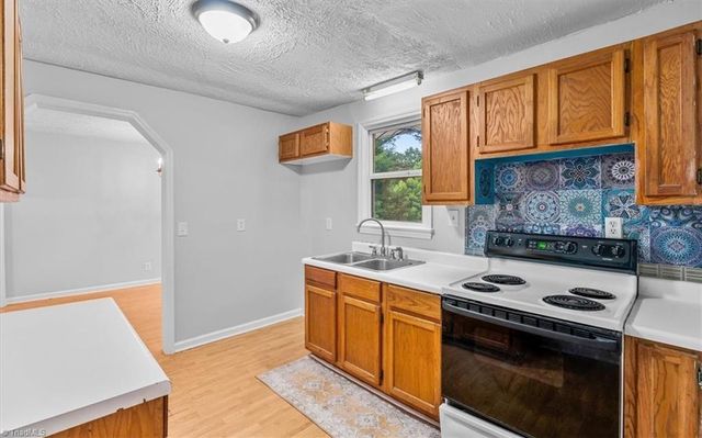 1655 Oakleigh Road, Mcleansville, NC 27301