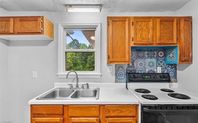 1655 Oakleigh Road, Mcleansville, NC 27301