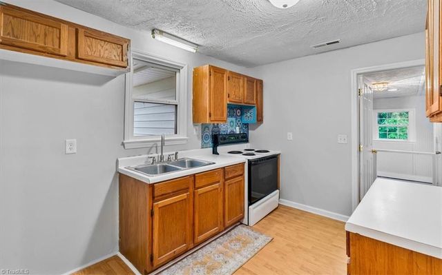 1655 Oakleigh Road, Mcleansville, NC 27301