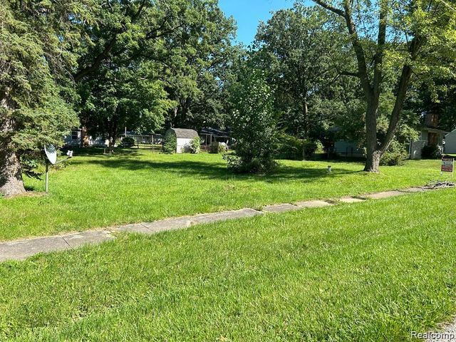 1465 Mcewen Street, Burton, MI 48509