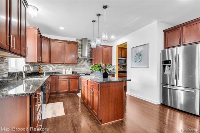 27023 Ladbroke Street, Novi, MI 48374
