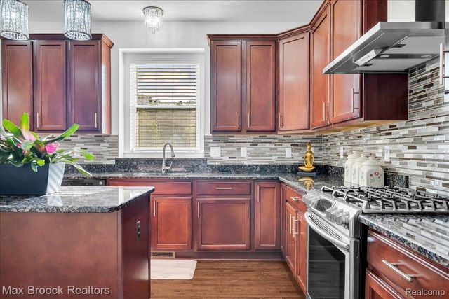 27023 Ladbroke Street, Novi, MI 48374
