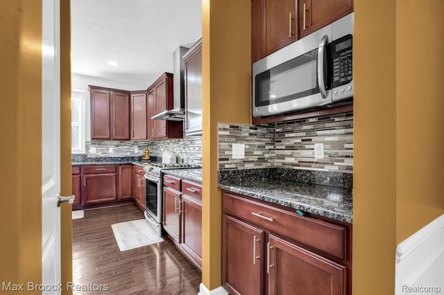 27023 Ladbroke Street, Novi, MI 48374