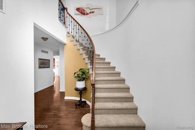 27023 Ladbroke Street, Novi, MI 48374