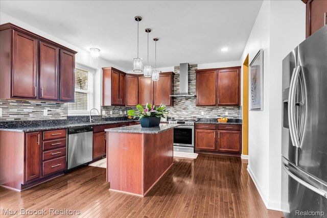 27023 Ladbroke Street, Novi, MI 48374