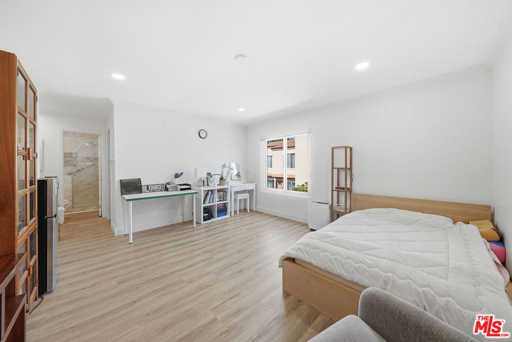 Image 10 of property listing at 3442 Del Amo Boulevard, Torrance, CA 90503