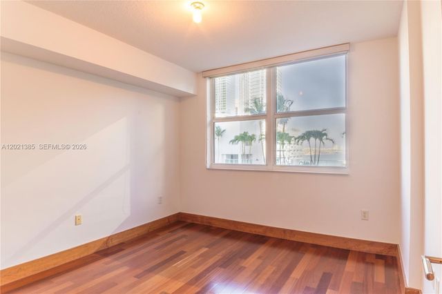 31 SE 5th St 1208, Miami, FL 33131