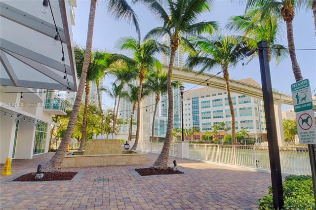 31 SE 5th St 1208, Miami, FL 33131