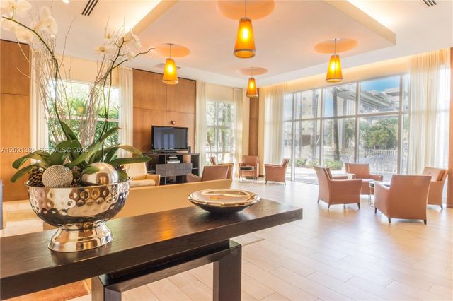 31 SE 5th St 1208, Miami, FL 33131