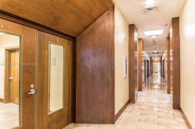 31 SE 5th St 1208, Miami, FL 33131