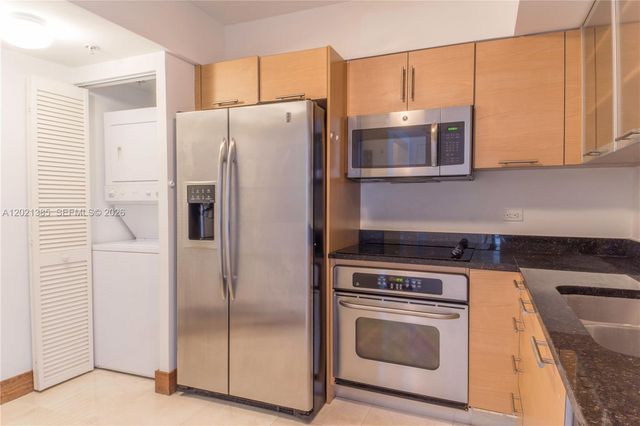 31 SE 5th St 1208, Miami, FL 33131