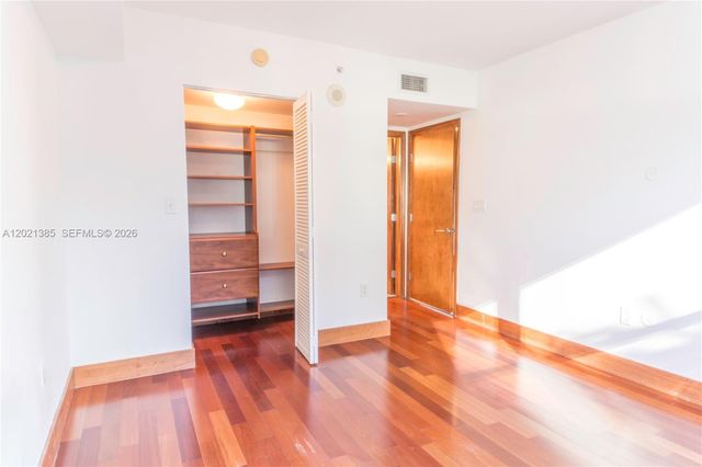 31 SE 5th St 1208, Miami, FL 33131