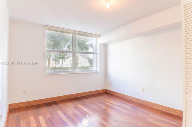 31 SE 5th St 1208, Miami, FL 33131