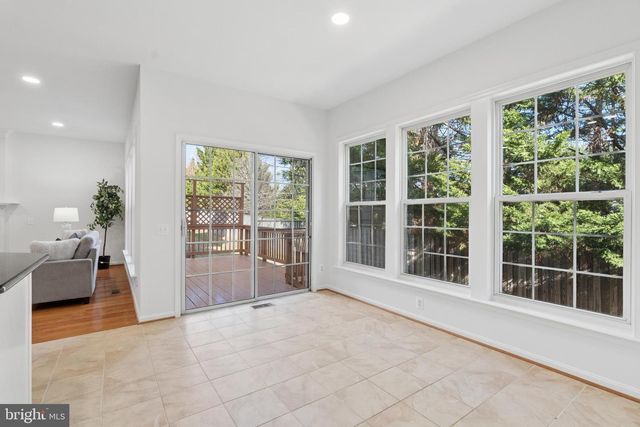 2460 LEYLAND RIDGE RD, Herndon, VA 20171