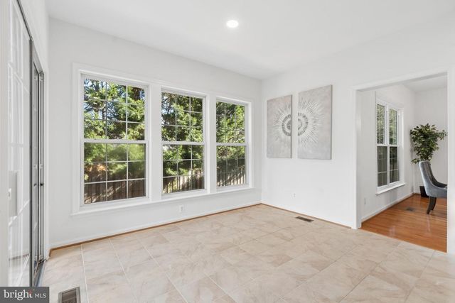 2460 LEYLAND RIDGE RD, Herndon, VA 20171