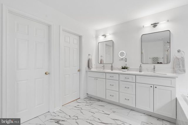 2460 LEYLAND RIDGE RD, Herndon, VA 20171