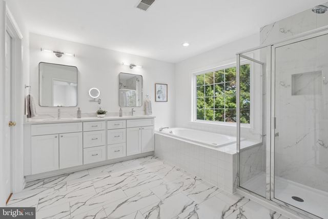 2460 LEYLAND RIDGE RD, Herndon, VA 20171