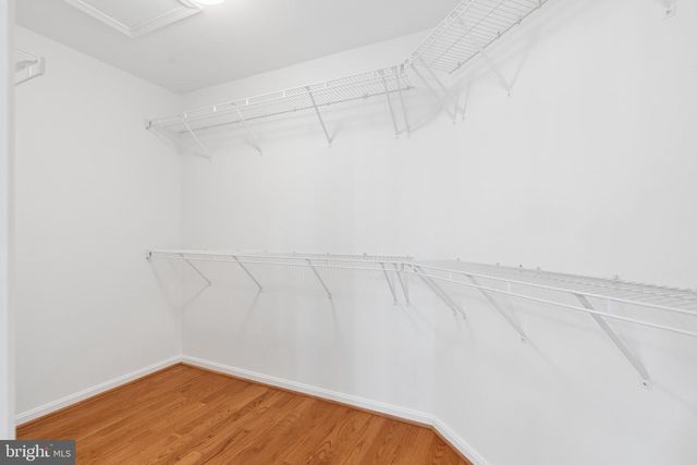 2460 LEYLAND RIDGE RD, Herndon, VA 20171