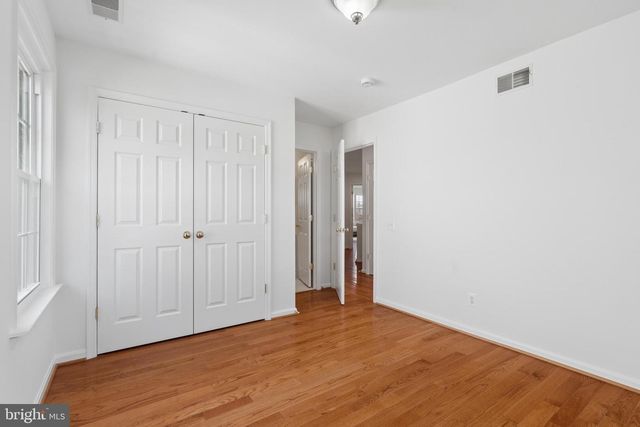 2460 LEYLAND RIDGE RD, Herndon, VA 20171