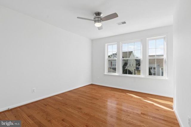 2460 LEYLAND RIDGE RD, Herndon, VA 20171