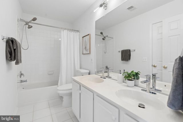 2460 LEYLAND RIDGE RD, Herndon, VA 20171