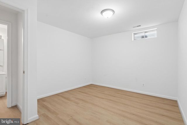 2460 LEYLAND RIDGE RD, Herndon, VA 20171