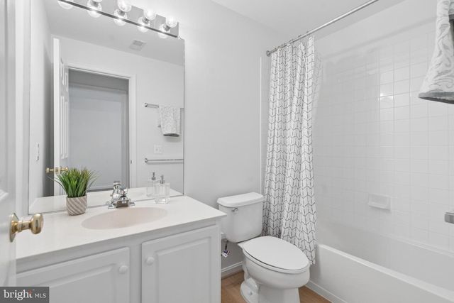 2460 LEYLAND RIDGE RD, Herndon, VA 20171