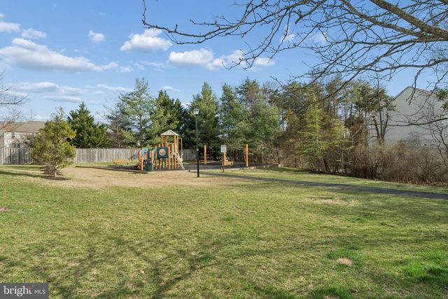 2460 LEYLAND RIDGE RD, Herndon, VA 20171