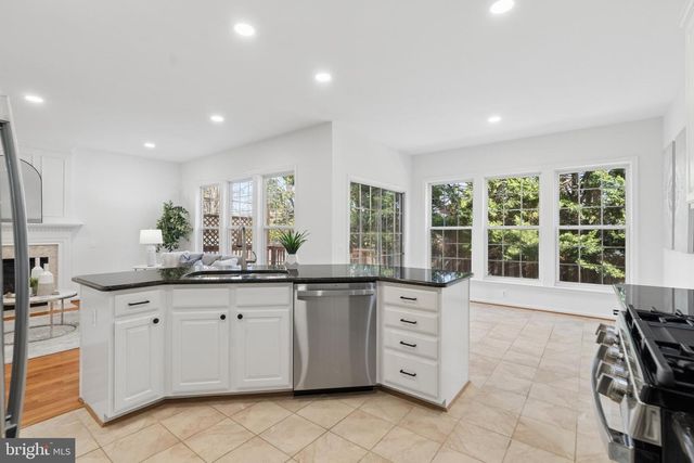 2460 LEYLAND RIDGE RD, Herndon, VA 20171