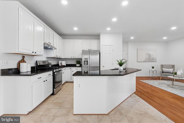 2460 LEYLAND RIDGE RD, Herndon, VA 20171