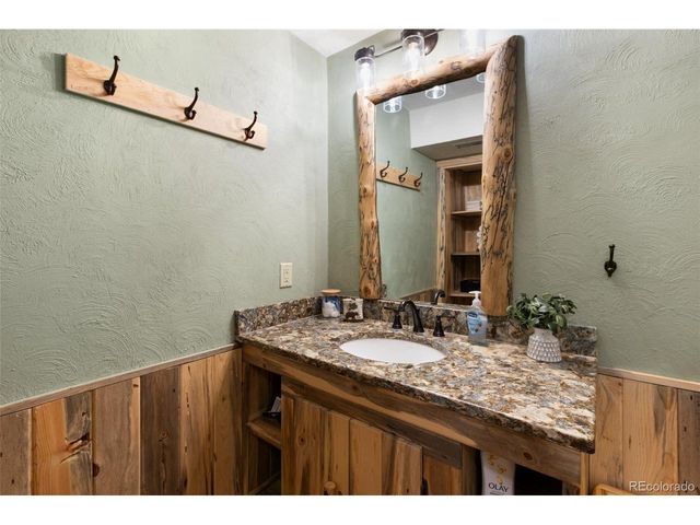 919 Matterhorn Dr, Florissant, CO 80816