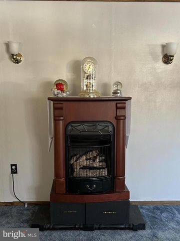 49 HAZELTOP DR, Sicklerville, NJ 08081