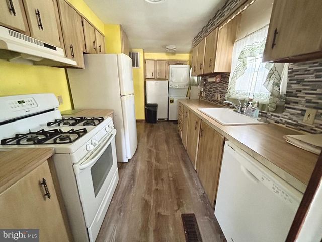 49 HAZELTOP DR, Sicklerville, NJ 08081